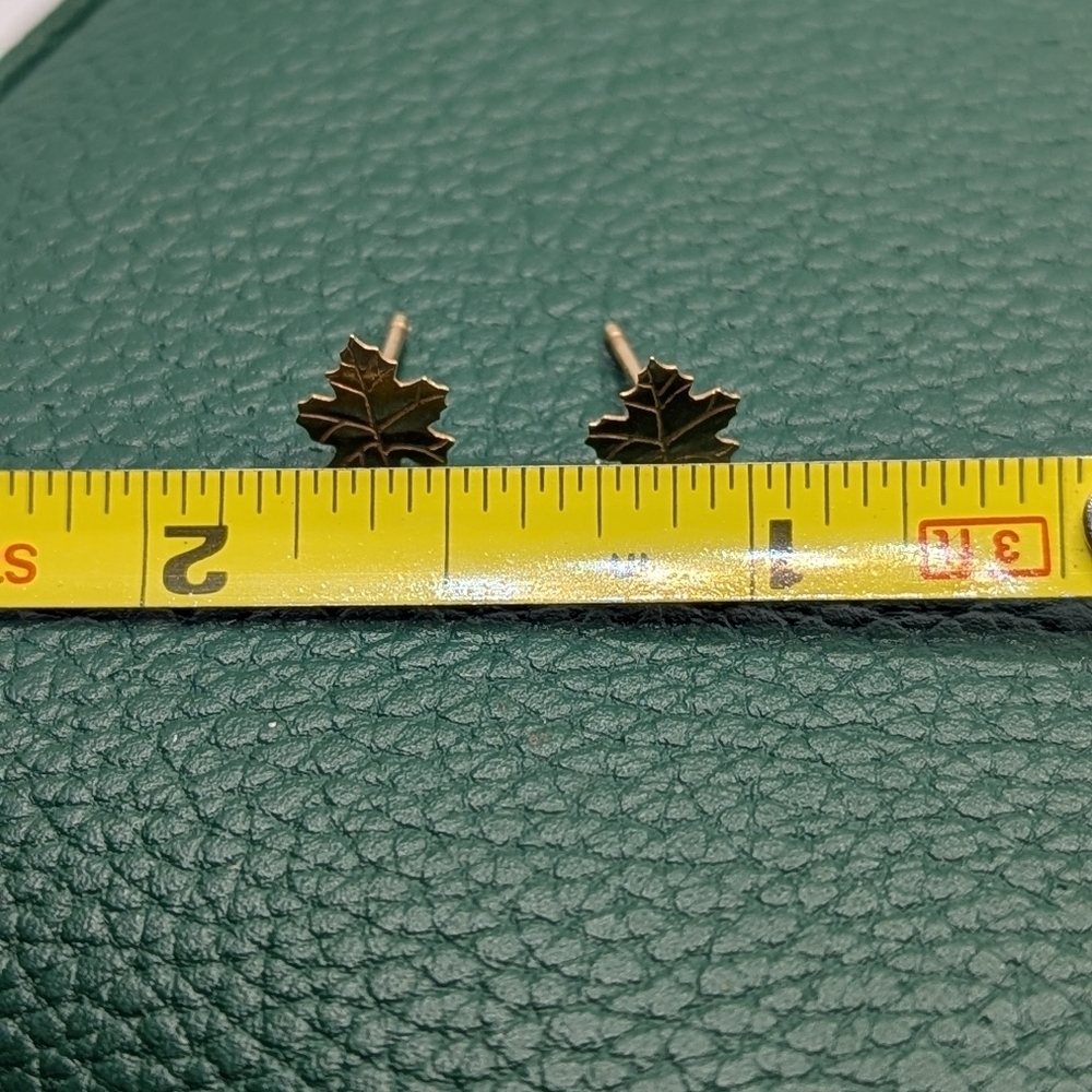 ✨ Tiny 14k Gold Maple Leaf Stud Earrings ✨ - Picture 4 of 4